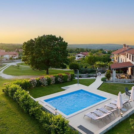Casa Ivanovac With Pool And Large Front Yard Raša エクステリア 写真