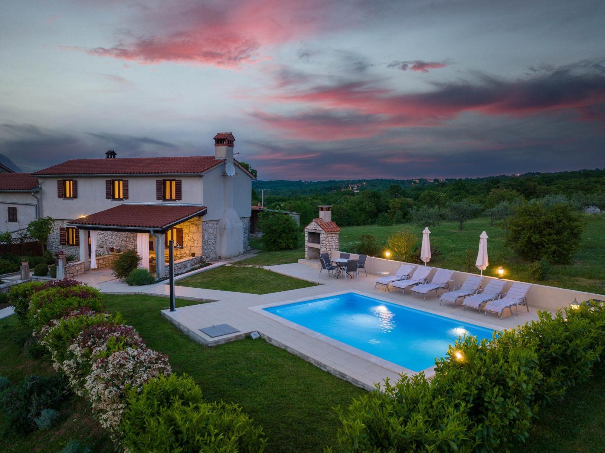 Casa Ivanovac With Pool And Large Front Yard Raša エクステリア 写真