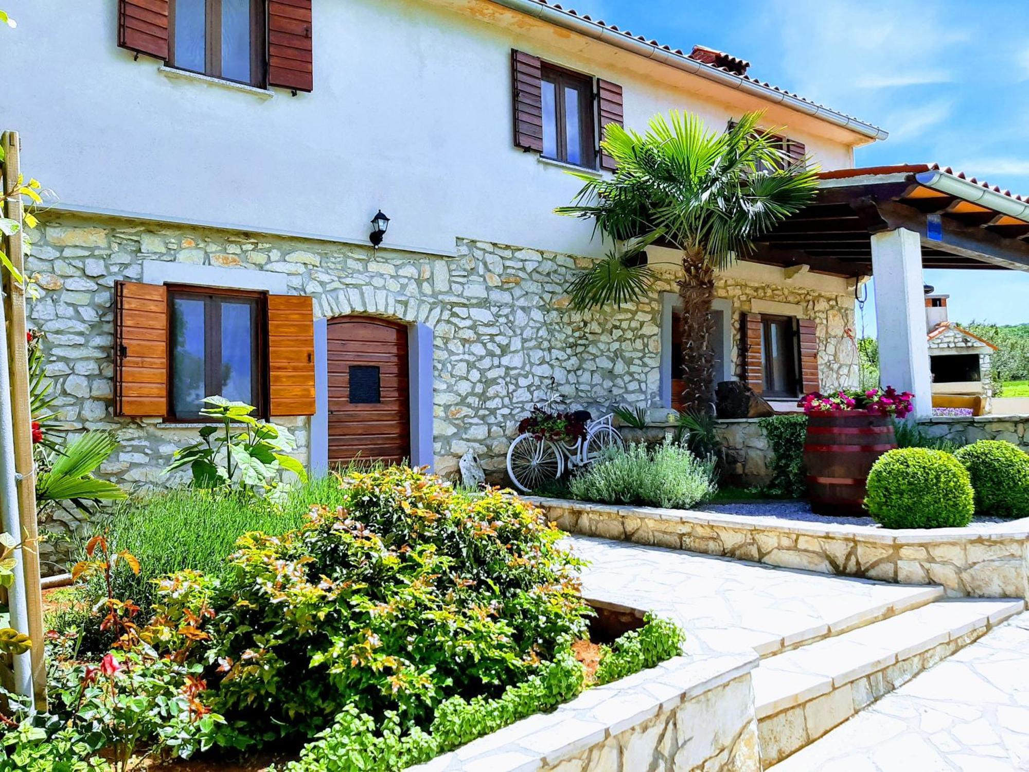 Casa Ivanovac With Pool And Large Front Yard Raša エクステリア 写真