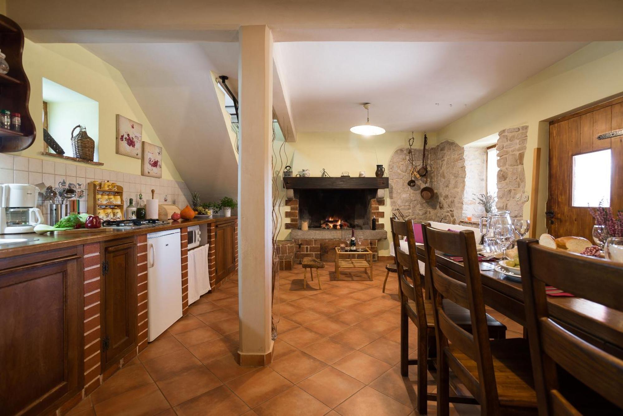 Casa Ivanovac With Pool And Large Front Yard Raša エクステリア 写真