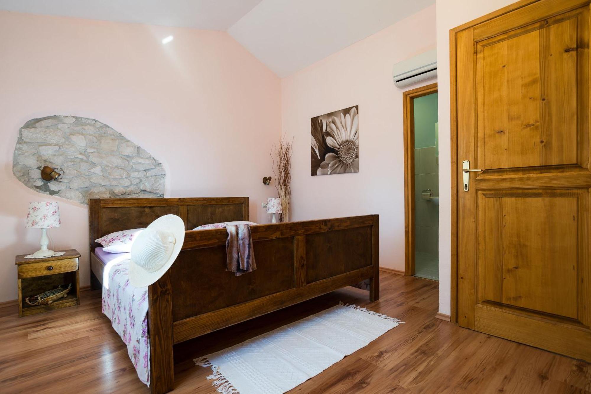 Casa Ivanovac With Pool And Large Front Yard Raša エクステリア 写真