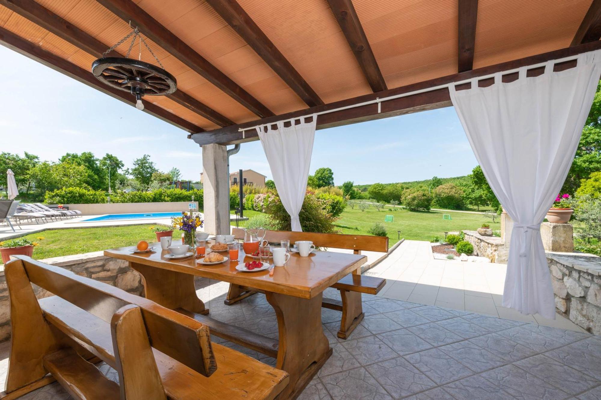 Casa Ivanovac With Pool And Large Front Yard Raša エクステリア 写真